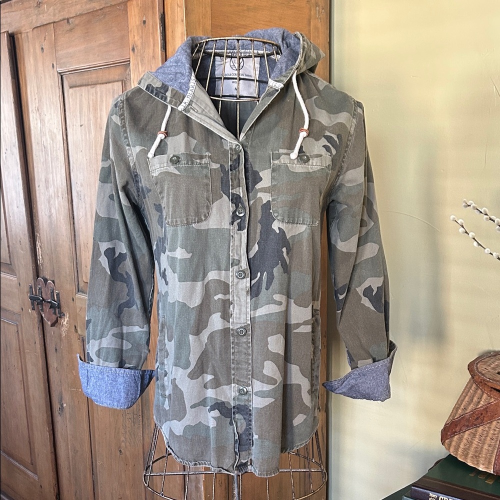 LA Hearts Camo Hooded Utility Button Up Shirt Denim Hood and Cuff Detail